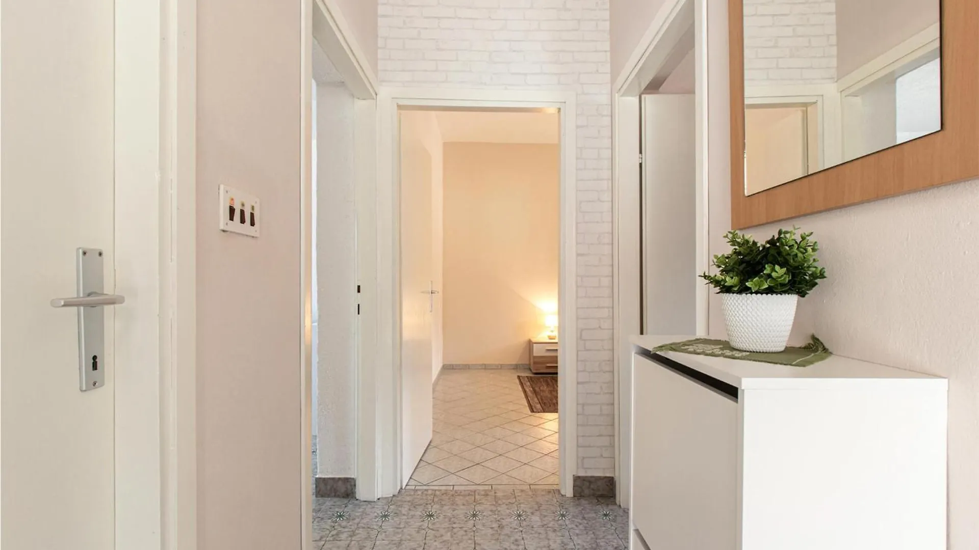 2 Bedroom Awesome Home In セリネ 別荘