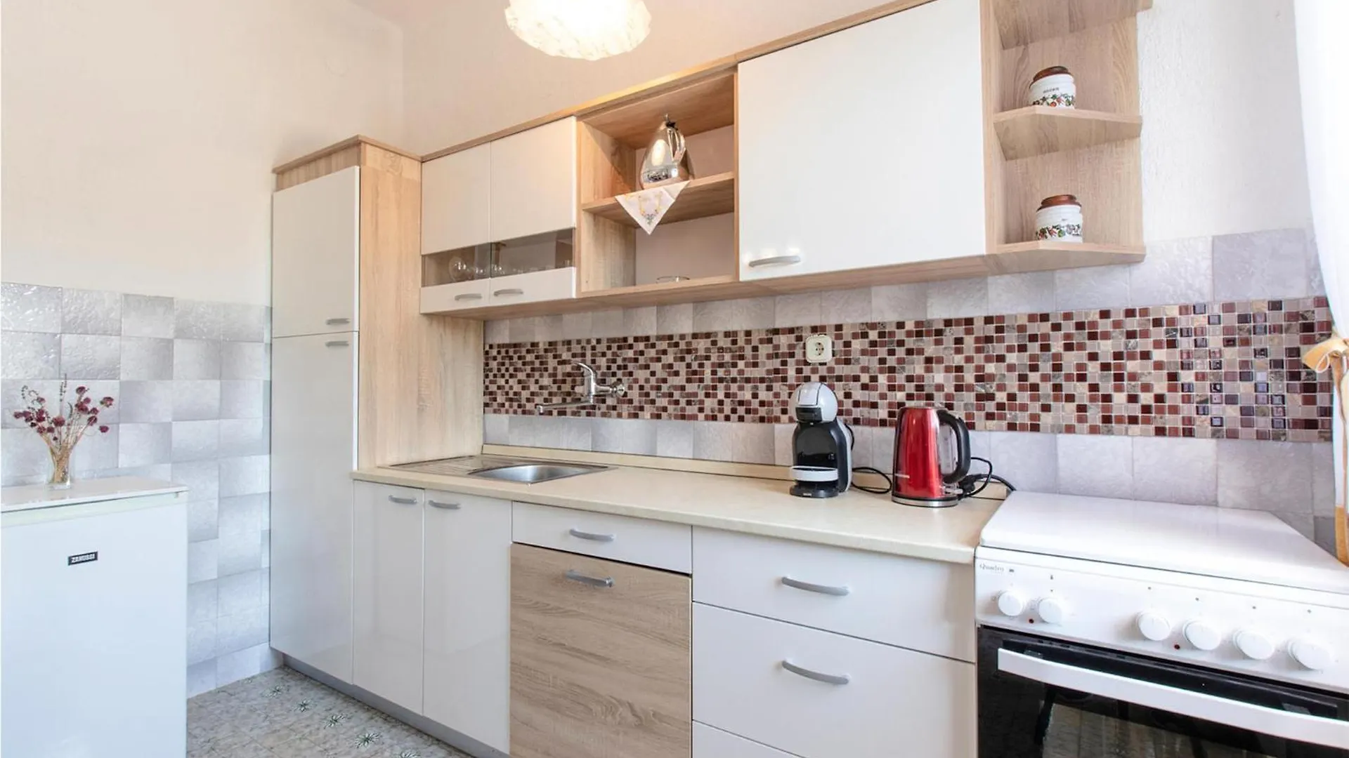 2 Bedroom Awesome Home In セリネ 0*,